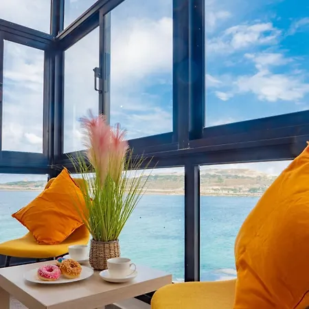 Shoreline Hideaway - Cross Over To The Beach! * St. Paul's Bay