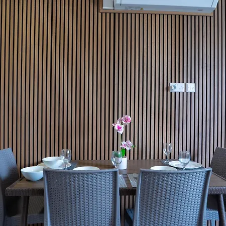 Shoreline Hideaway - Cross Over To The Beach! St. Paul's Bay