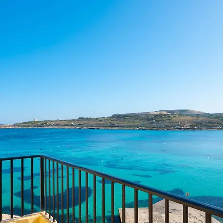 Lägenhet Shoreline Hideaway - Cross Over To The Beach! St. Paul's Bay