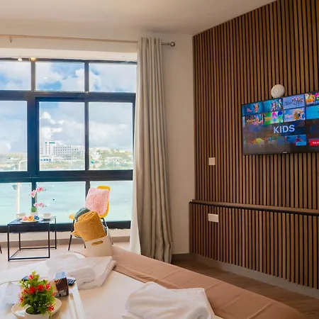 Shoreline Hideaway - Cross Over To The Beach! St. Paul's Bay