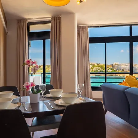 Shoreline Hideaway - Cross Over To The Beach! Lägenhet St. Paul's Bay