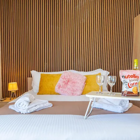 Shoreline Hideaway - Cross Over To The Beach! Lägenhet